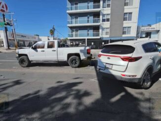 Choque múltiple en San Felipe tras conductora saltarse la luz roja