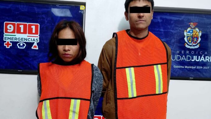 Detienen a pareja que viajaba en auto robado con marihuana