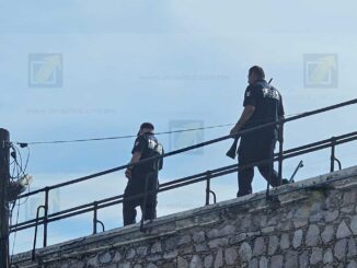 Incendio en la «Peni Vieja» moviliza a bomberos; el siniestro queda bajo control