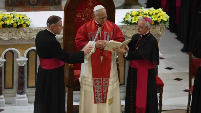 El papa lamenta «el uso de la religión para justificar las guerras», en misa en Estambul