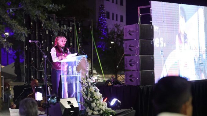 Brenda Ríos rinde su Primer Informe Legislativo en Plaza de Armas