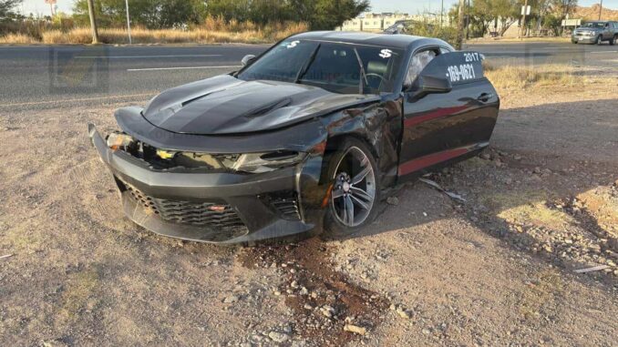 Aparatoso choque frente a la UVM deja menores lesionados y fuertes daños