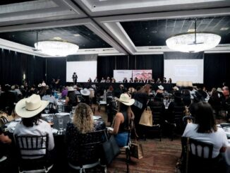 Reconoce alcalde Bonilla a las mujeres como parte fundamental de la ganadería en Chihuahua