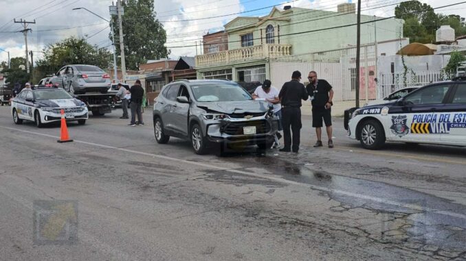 Choque múltiple en  avenida Flores Magón deja a una mujer mayor y a una niña lesionadas