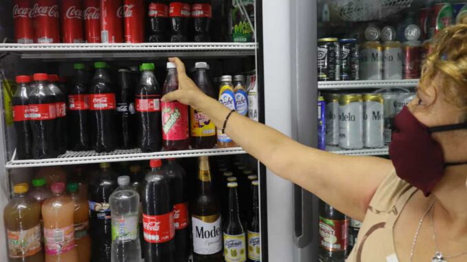Cuánto costarán los cigarros y refrescos en México con alza de impuestos