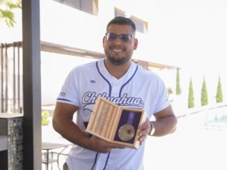 Maru Campos felicita a Uziel Muñoz por su actuación en el Mundial de Atletismo 2025