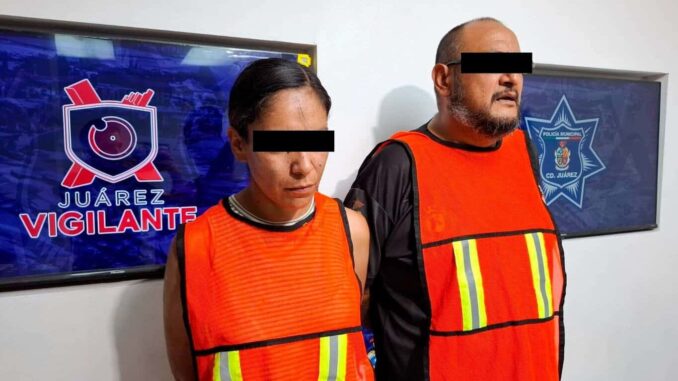Detienen a pareja por robar con violencia un automóvil