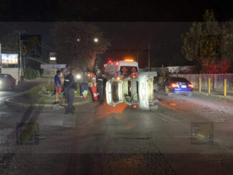 Choque con volcadura provoca movilización en la colonia Nombre de Dios