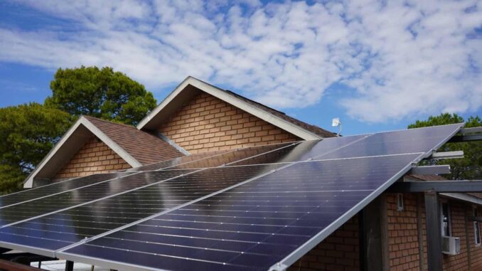 Invita Gobierno Municipal a conocer la convocatoria para adquirir paneles solares en los hogares de la zona rural