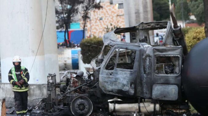 Van 25 muertos por la explosión de una pipa de gas en Iztapalapa, CDMX