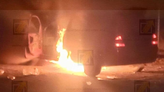  Vehículo se incendia en plena circulación sobre la vialidad Ch-P