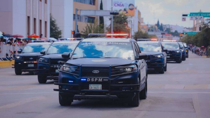 Presente alcalde Bonilla en desfile del 215 aniversario de la Independencia