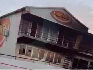 Comando armado con “cuernos de chivo” rafaguea e incendia restaurante y vehículos en Santa Isabel