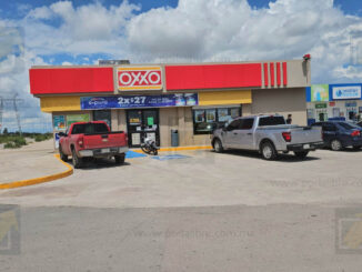 Ladrón armado con cuchillo roba más de 10 mil pesos en Oxxo 