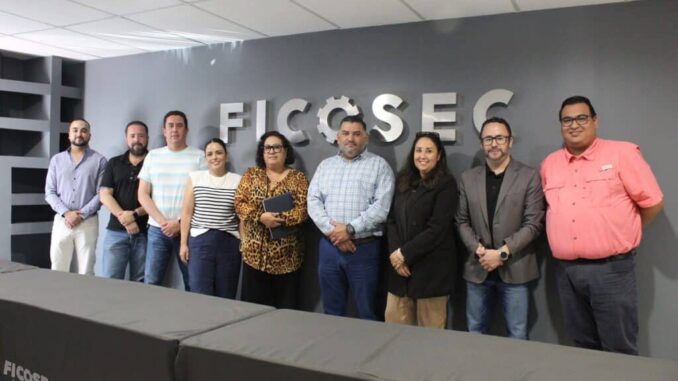 Sostiene Fiscal de Distrito Zona Occidente reunión con miembros de Ficosec