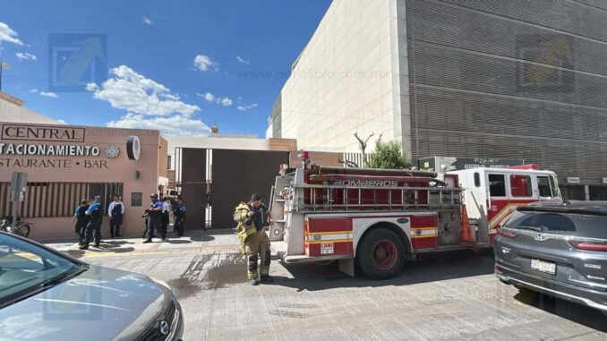 Evacúan restaurante  boutique en el Centro por humo en la caldera