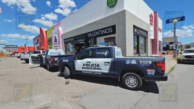 Asaltantes huyen en bicicleta tras atracar un local de burritos