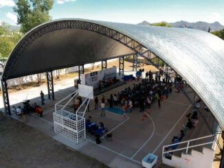 Inaugura alcalde Bonilla domo y entrega Mi Bolsa Escolar en primaria Tarahumara