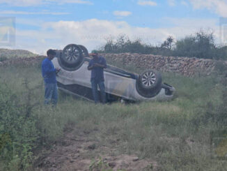 Se registra segunda volcadura en las Curvas del Perico;  solo daños
