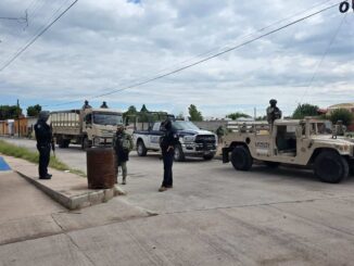 Aseguran vehículo con reporte de robo y equipo táctico en Aldama