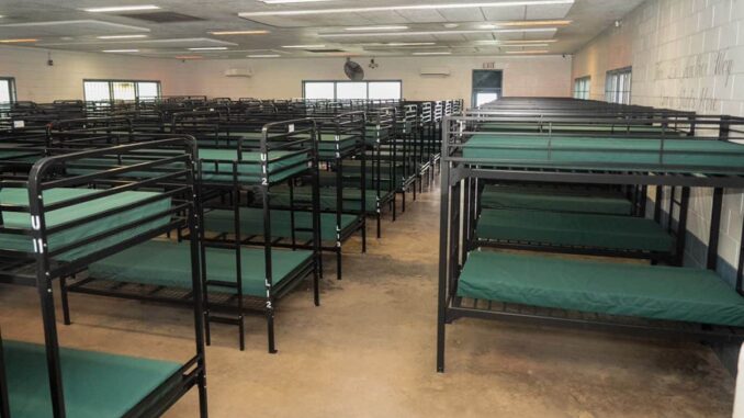 Florida abre el nuevo centro de detención para migrantes ‘Deportation Depot’