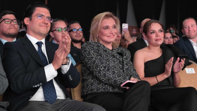 Maru Campos acompaña presentación del 4to Informe de Gobierno del alcalde de Chihuahua