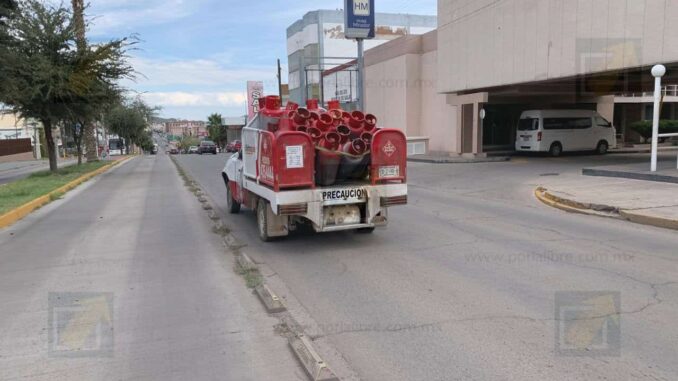Choque entre repartidor de gas y Bowí deja tres lesionadas