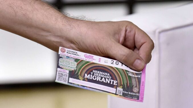 Sheinbaum afirma que ningún funcionario está obligado a comprar boletos de lotería para sorteo del 15 de septiembre