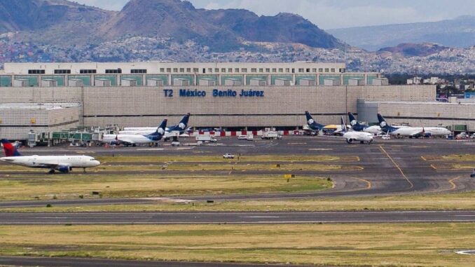 AICM reanuda operaciones en sus dos pistas tras fuertes lluvias