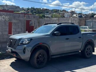 Policías municipales recuperan una Frontier; detienen al adolescente que la conducía