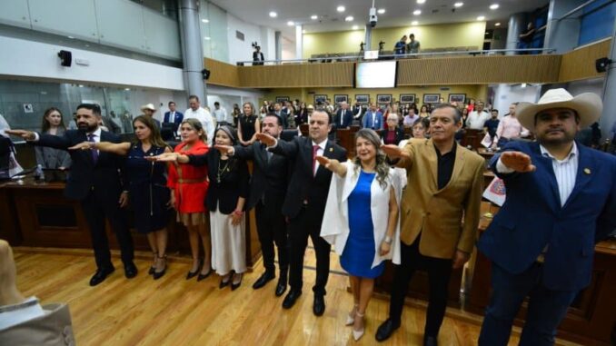 Elige Congreso su nueva mesa directiva