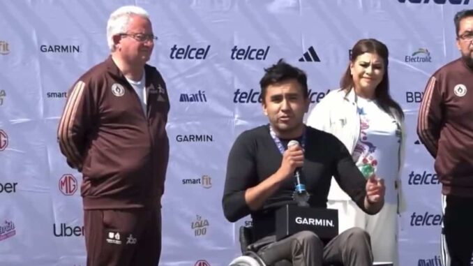Atleta en silla de ruedas denuncia discriminación y mal estado de las calles tras maratón