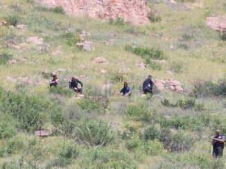 Rescatan a hombre que cayó en peñas del Cerro Colorado