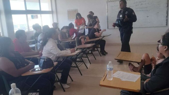 Refuerzan la prevención del delito con padres de familia en el CECYTECH 11