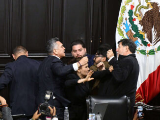 Morena señala como “cobarde” agresión de opositores en el Senado