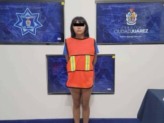 Detienen a mujer y adolescente por robo con violencia