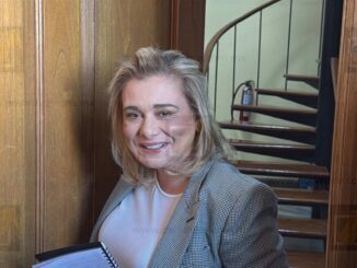 Maru Campos condiciona presencia en informes municipales con metáfora navideña