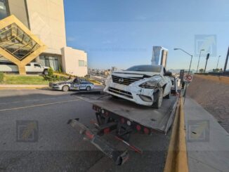 Sin luz hotel Don Rubén por accidente con vehículo estacionado 
