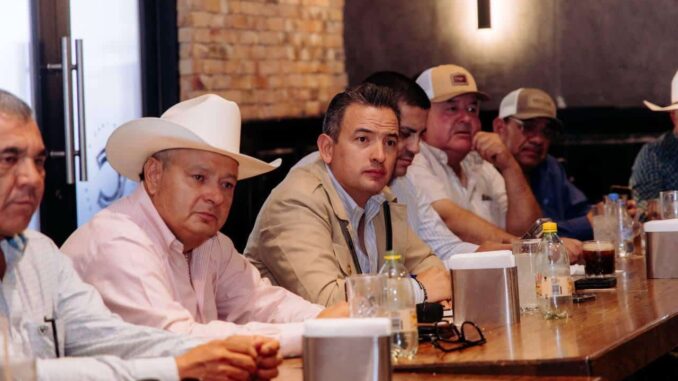 Escucha Marco Bonilla al sector primario del Valle de Juárez