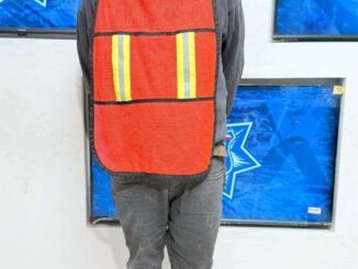 Lo sorprenden robando un vehículo