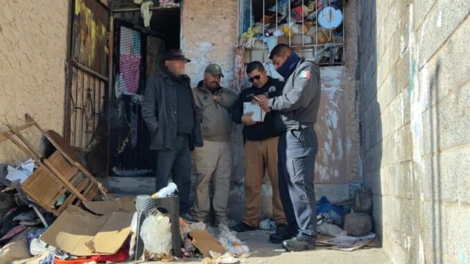Rescatan a mujer por acumulación de basura, durante recorridos preventivos