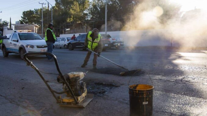 Supervisa alcalde Marco Bonilla cuadrilla de bacheo y remarcado de carriles