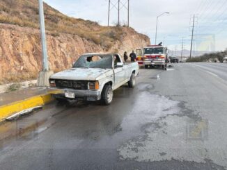 Arde pickup en la carretera Aldama y afecta al tráfico