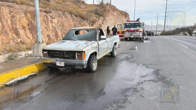 Arde pickup en la carretera Aldama y afecta al tráfico