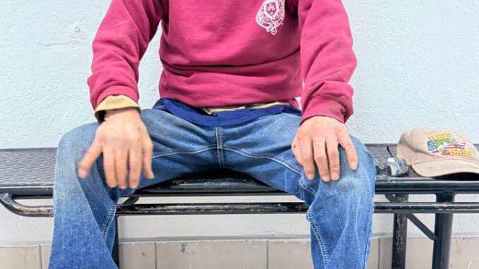 Piden ayuda para localizar a familia de hombre perdido