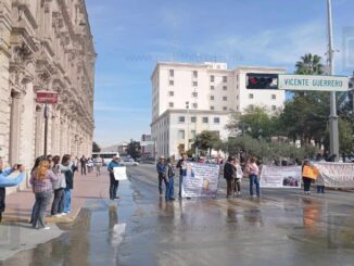 Manifestantes bloquean vialidades del Centro para exigir atención a demandas sociales