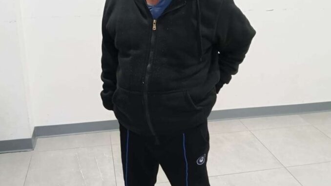 Buscan a la familia de Apolinar tras hallarlo desorientado en la vía pública