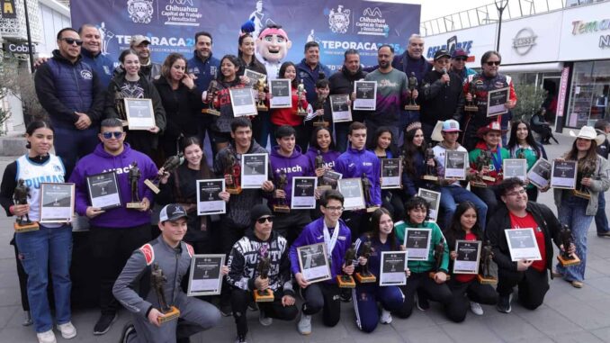 Desfilan con orgullo deportistas ganadores del Premio Teporaca 2025