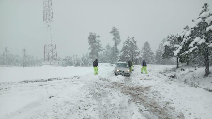 Cierran carretera Parral a Guadalupe y Calvo por nevada