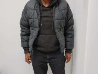 Buscan a familiares de hombre de 72 años localizado desorientado